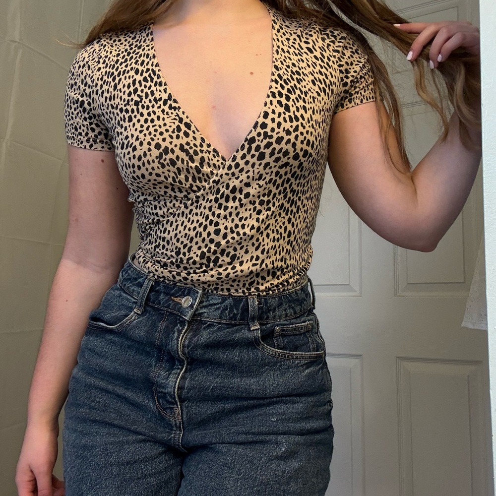 Brandy Melville Y2K Style Leopard V-Neck Short Sleeve Wrap Top